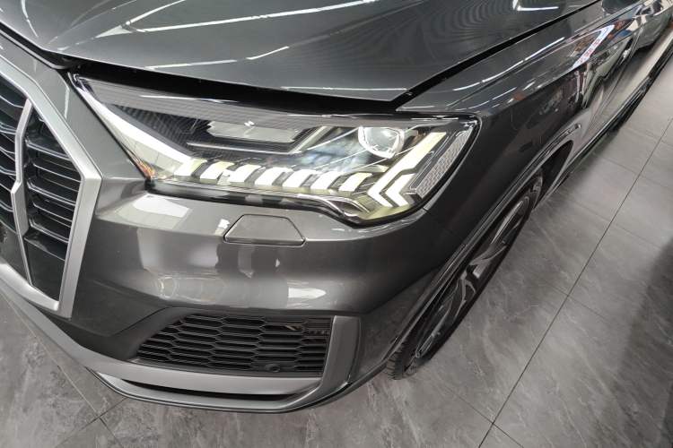 Used Audi Q7 2022 55 TFSI quattro S line Sport model
