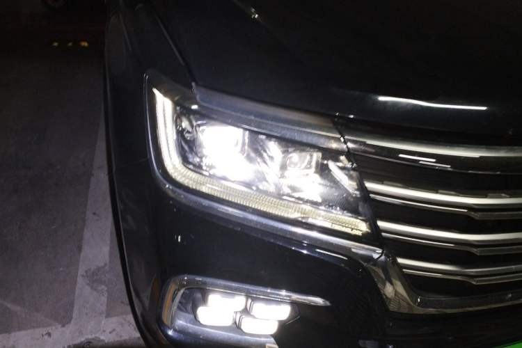 Used Roewe RX8 2018 30T Smart Connectivity All-Wheel Drive Supreme Edition
