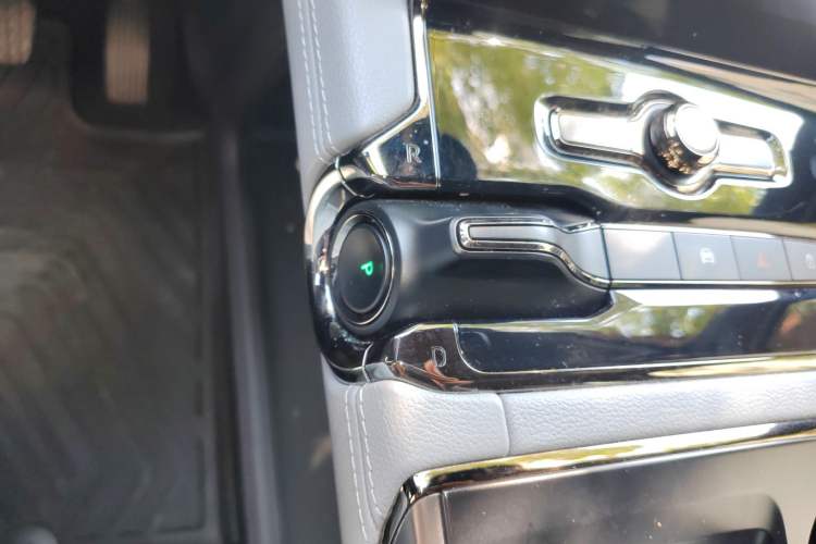 Used Nio ES8 2022 75 kWh Six-Seater Version Gear Lever