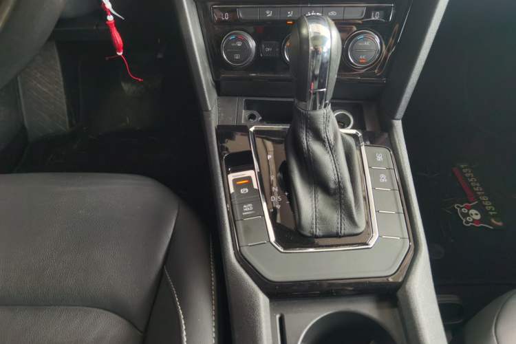 Used Volkswagen Lamando 2017 280TSI DSG Comfort Edition Gear Lever