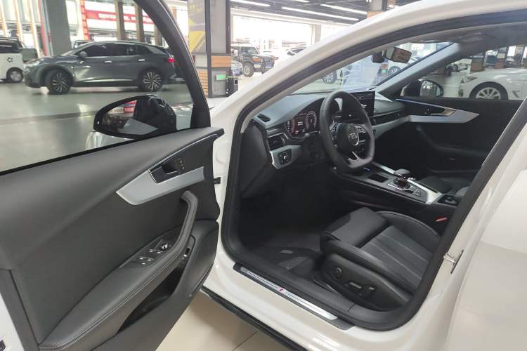 Used Audi A4L 2022 40 TFSI Luxury Dynamic Model