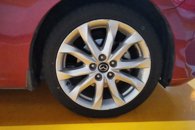 Used Mazda 3 Axela 2014 Sedan 2.0L Automatic Sport Model Right Front Wheel Hub