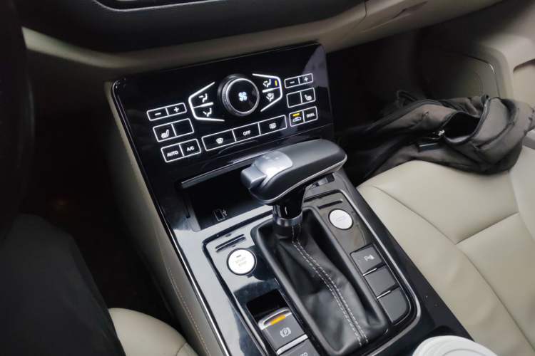Used Hongqi H5 2018 30TD Smart Connect Dynamic Edition
