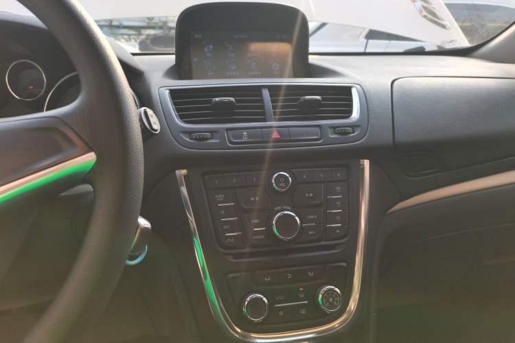 Used Buick Encore 2015 1.4T Automatic Two-Wheel Drive Urban Elite Version
