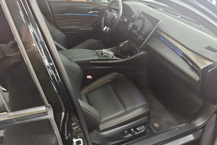 Used Toyota Avalon 2024 Dual-Engine 2.5L XLE Premium Edition
