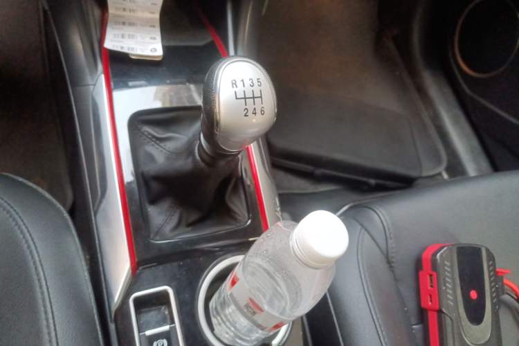 Used Haval H2 2017 Blue Label 1.5T Manual Two-Wheel Drive Luxury Model Gear Lever