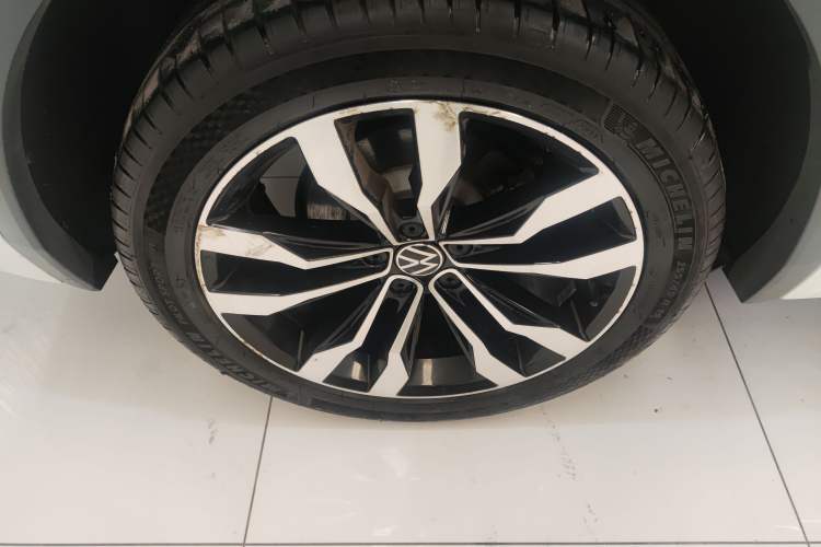 Used Volkswagen Tiguan L 2021 380TSI Automatic All-Wheel Drive R-Line Comfort Plus 7-Seater Right Rear Wheel Hub