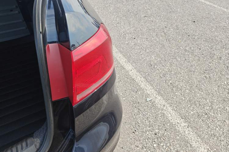 Used Volkswagen Santana 2015 1.6L Manual Fashion Edition Right Rear Taillight