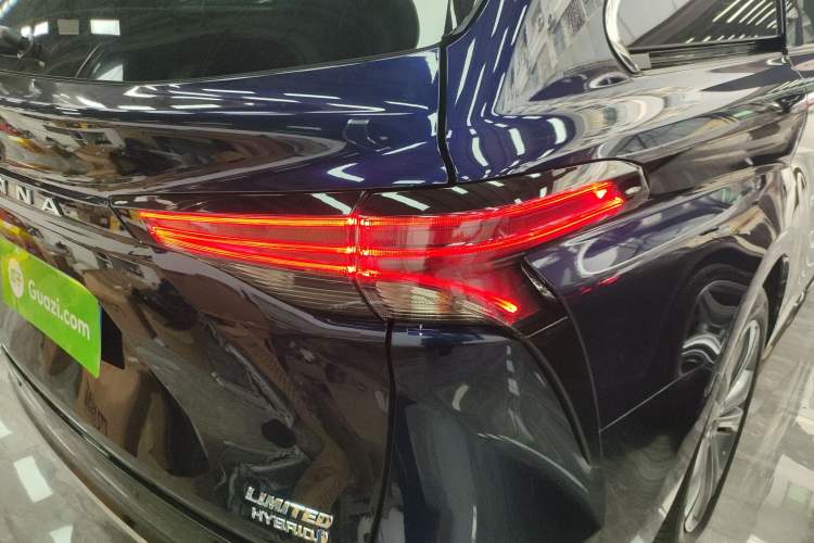 Used Toyota Sienna 2023 2.5L Hybrid Deluxe Edition