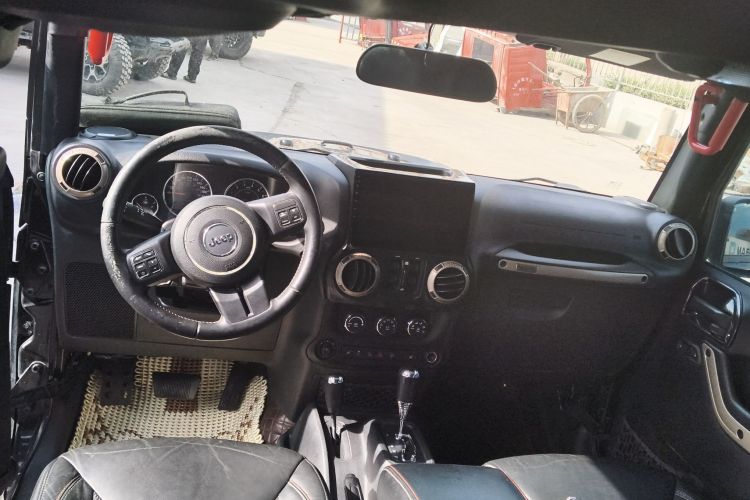 Used Jeep Wrangler 2016 3.0L Sahara 75th Anniversary Edition Center Console