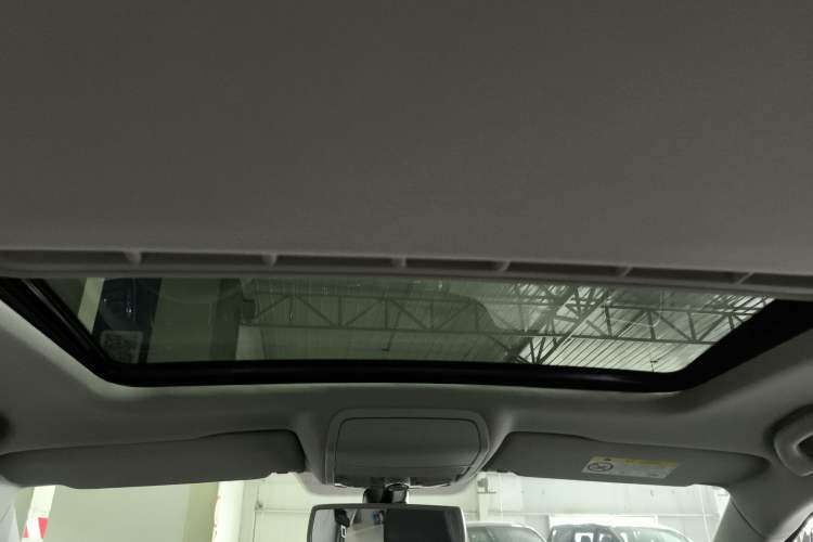 Used Volkswagen Sagitar 2015 230TSI Automatic Luxury Model
