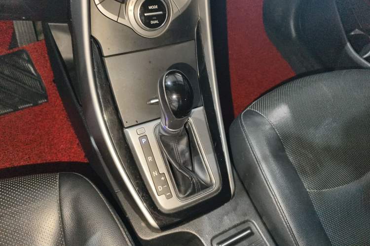 Used Hyundai Elantra (5th Generation / Langdong) 2015 1.6L Automatic Luxury Model