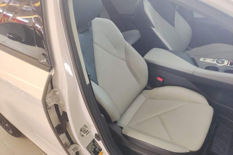 Used CHANGAN UNI-V iDD 2023 ZhiDian iDD 1.5T 113km Smart & Fun Version
