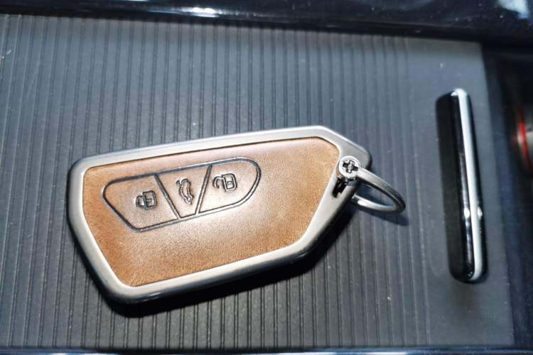 Used Volkswagen Tavendor 2024 380TSI All-Wheel-Drive R-Line Cruise Premium Edition Vehicle Key