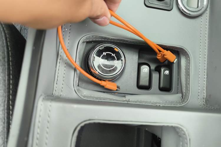 Used Wuling Yangguang 2024 300KM Comfort Version Passenger Van 75kW