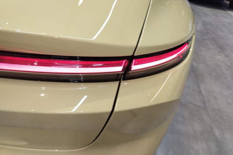 Used Nio ET5 2024 75 kWh Right Rear Taillight