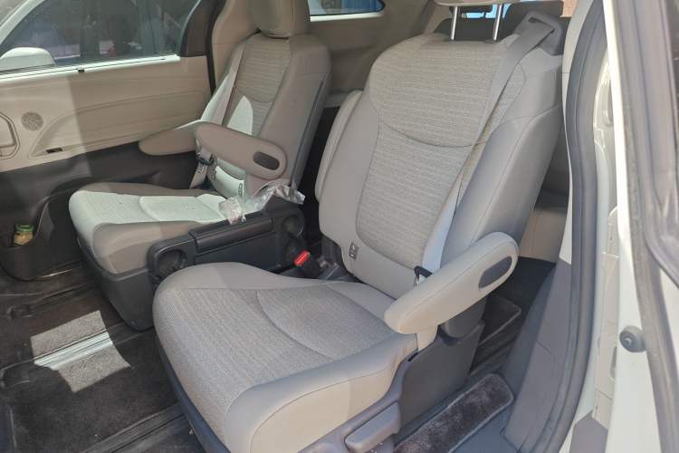 Used Toyota SIENNA 2023 2.5L Hybrid Comfort Edition Left Rear Seat