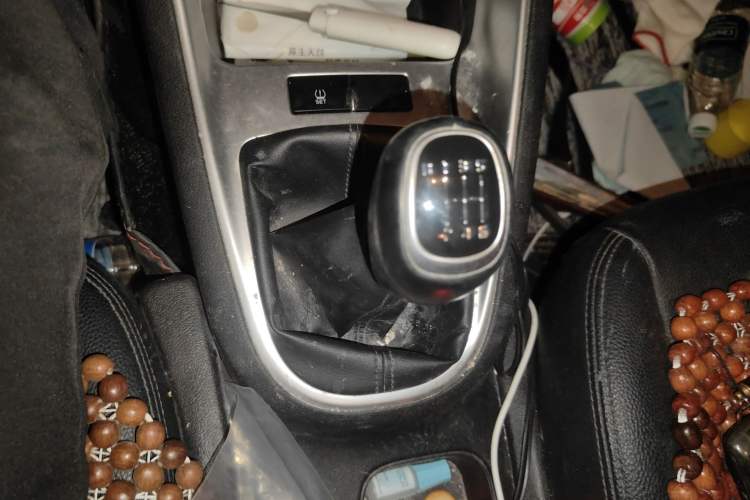 Used Kia Forte 2018 1.6L Manual Value Edition with Sunroof Gear Lever