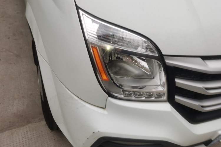 Used SAIC MAXUS Xintu V80 2021 2.0T Manual Classic Aoyuntong Short Wheelbase Mid-Roof 5/6-Seater