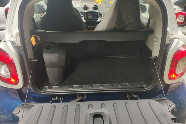 Used smart fortwo 2017 1.0L 52kW New Sound Special Edition China V Emission Standard