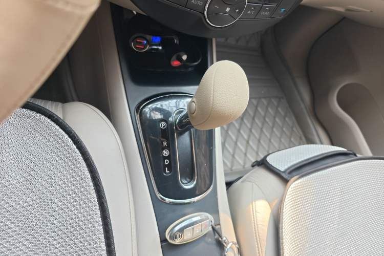 Used Nissan Tiida 2011 1.6L CVT Smart Version Gear Lever