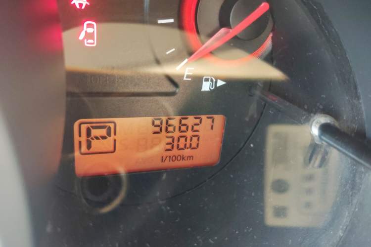 Used Nissan Sylphy 2009 1.6XE Automatic Comfort Edition Odometer Close Up