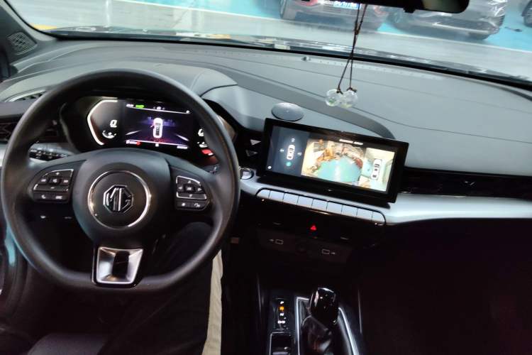 Used MG 5 2021 180 DVVT CVT Youth Luxury Edition
