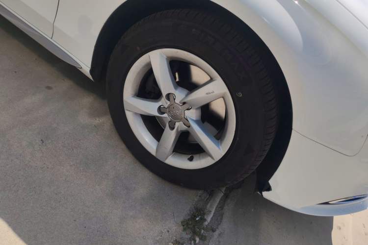 Used Audi A4L 2016 30 TFSI Automatic Comfort Model Right Front Wheel Hub