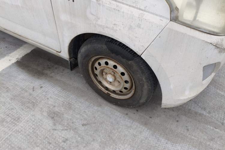 Used Wuling Rongguang V 2016 1.5L Practical Version Non-Power-Assisted Right Front Wheel Hub