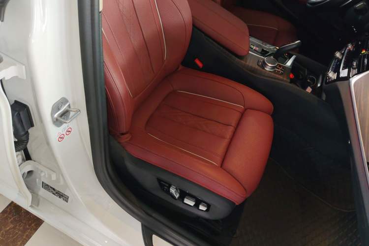 Used BMW 5 Series 2022 Second Facelift 530Li Luxury Edition Premium Package
