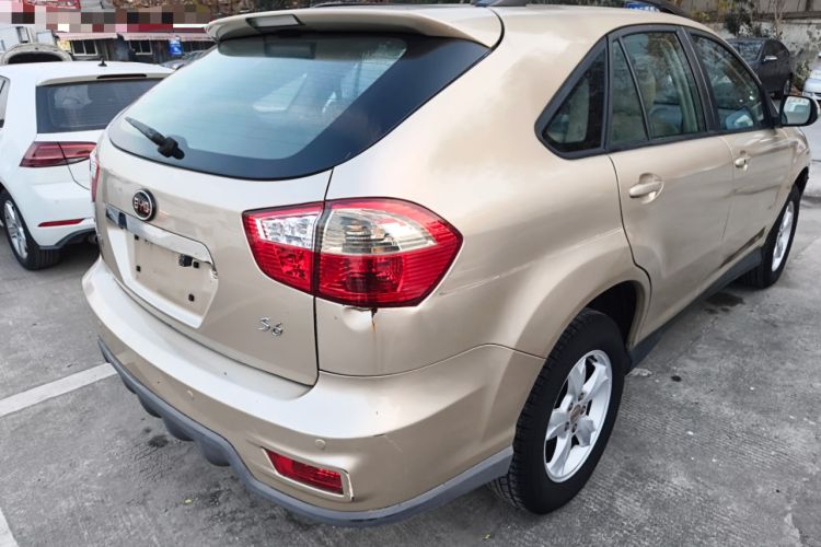Used BYD S6 2013 Platinum Edition 2.4L Automatic Luxury Model