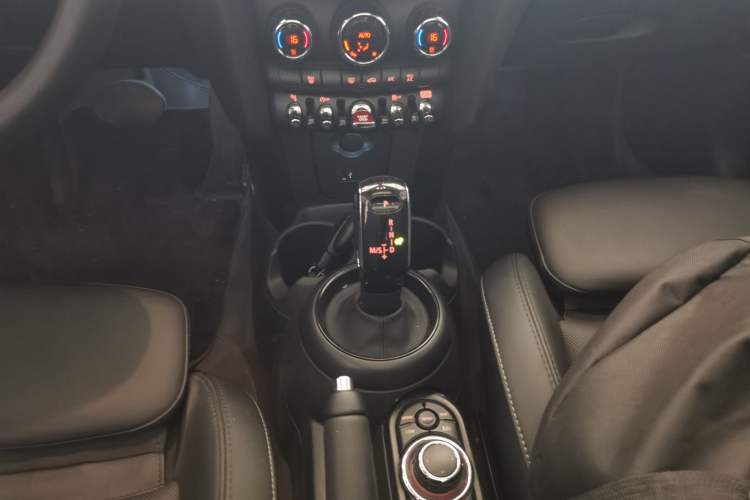 Used MINI 2022 Updated 1.5T COOPER Classic Edition Five-Door Version