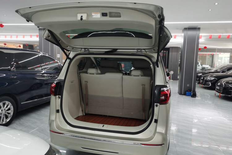 Used Buick GL8 2021 ES Landtrek 653T Comfort Edition