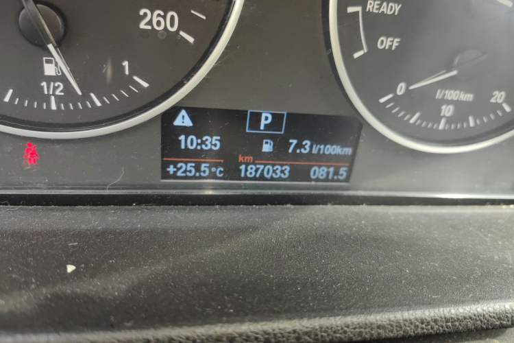 Used BMW X1 2016 sDrive18Li Luxury Model Odometer Close Up