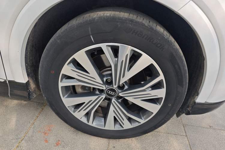 Used Audi Q4 e-tron 2024 40 e-tron Adventure Edition Right Front Wheel Hub