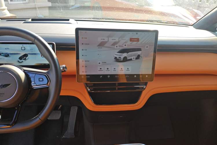 Used Geely Galaxy LEVC L380 2024 140-Degree 6-Seater All-Wheel-Drive Ultra