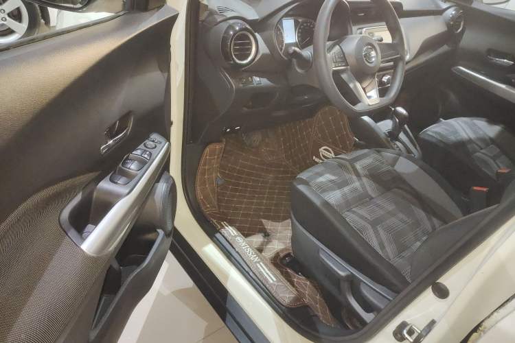 Used Nissan Kicks 2020 1.5L XL CVT Cool Enjoyment Edition Driver Seat