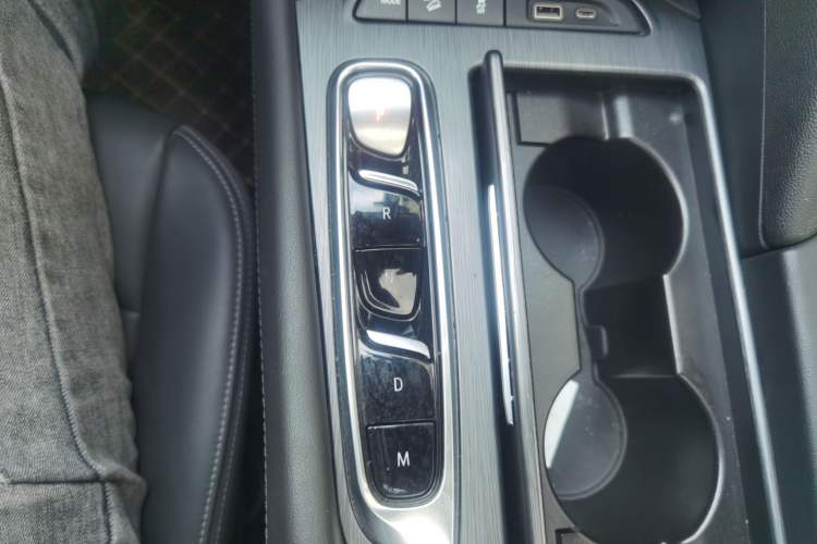 Used Buick Enclave 2022 652T Two-Wheel-Drive Prestige 7-Seater Gear Lever