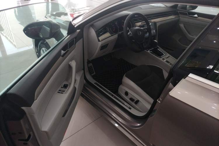 Used Volkswagen FAW-Volkswagen CC 2019 330TSI Huayan Edition China V Standard Driver Seat