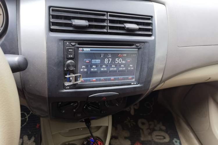 Used Nissan Livina 2010 Jingyue Edition 1.6L Manual All-Around Model
