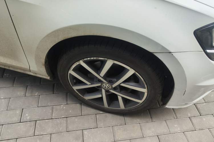 Used Volkswagen Golf 2020 Zhiai Edition 200TSI DSG Comfortable & Ambitious Version Right Front Wheel Hub