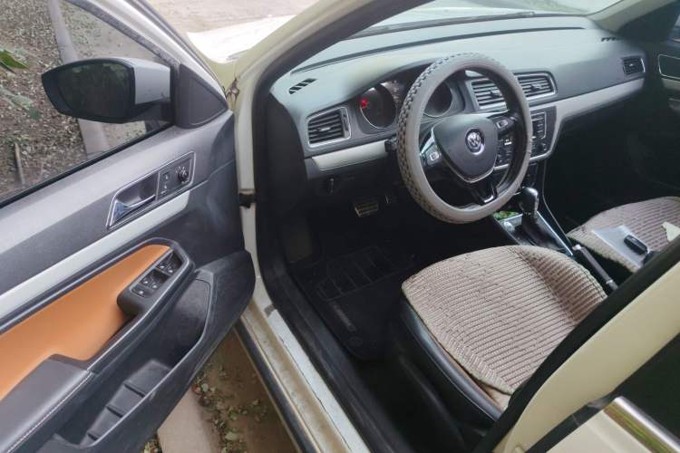 Used Volkswagen Cross Lavida 2017 1.6L Automatic Comfort Edition