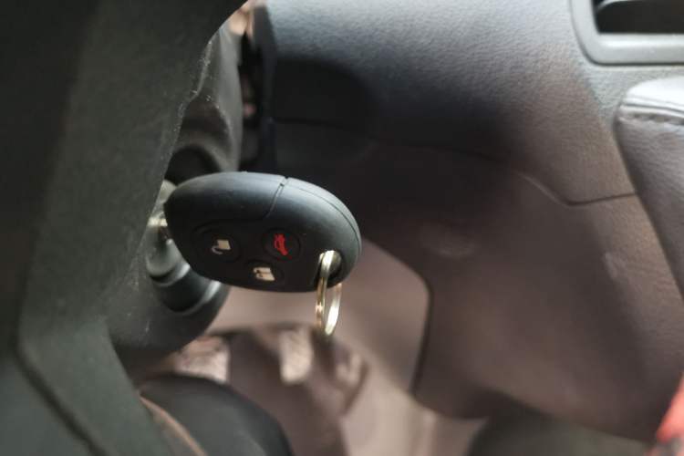 Used Ford Transit 2019 2.0T Diesel Multi-Purpose Commercial Vehicle Short Wheelbase Mid-Roof Design 6-Seater China VI Standard Vehicle Key