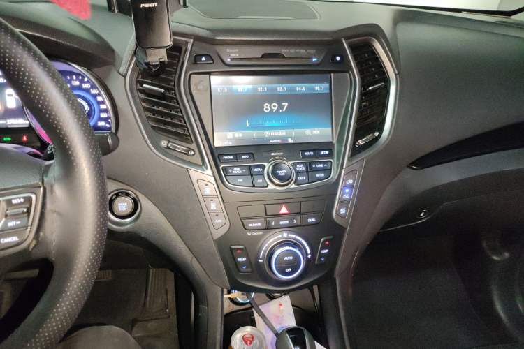 Used Hyundai Santa Fe Classic 2013 3.0L 4x4 Premium Edition 7-Seater Euro IV
