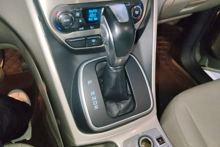 Used Ford Kuga 2013 2.0L GTDi Four-Wheel-Drive Elite Model Gear Lever