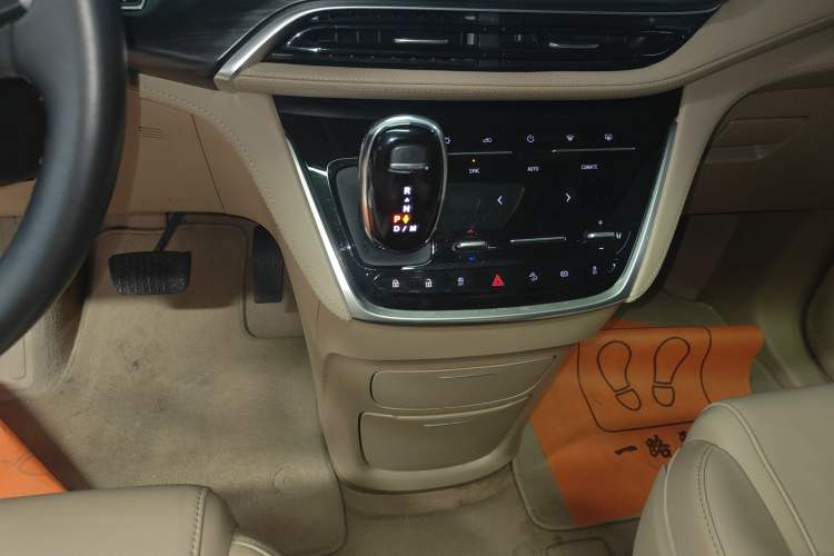 Used Buick GL8 2021 ES Land Cruiser 653T Luxury Edition Gear Lever