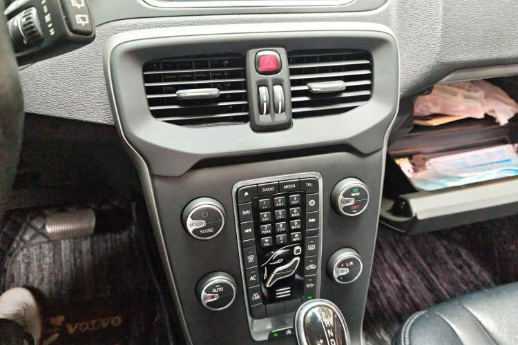 Used Volvo V40 2016 T3 Zhiyi Edition