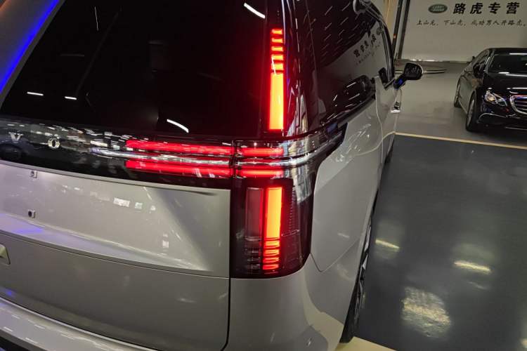 Used Volvo EM90 2025 Ultra Six-Seater