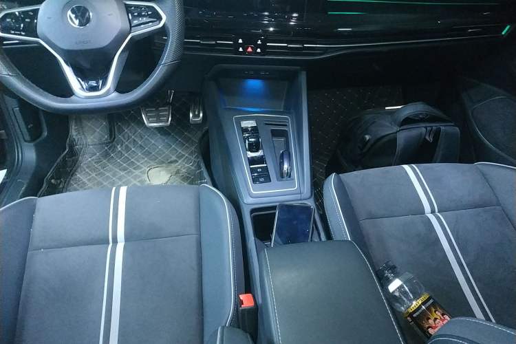 Used Volkswagen Golf 2023 280TSI DSG R-Line Lite Gear Lever