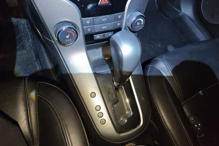 Used Chevrolet Cruze 2011 1.8L SE Automatic Gear Lever